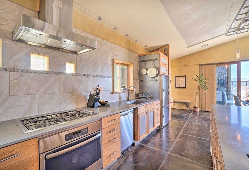 Mtn View Home W/ Fenced Backyard In Rimrock!