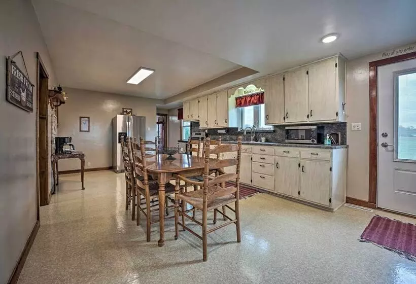 Rise And Shine Farm  In Goshen W/ Bbq & Fire Pit!