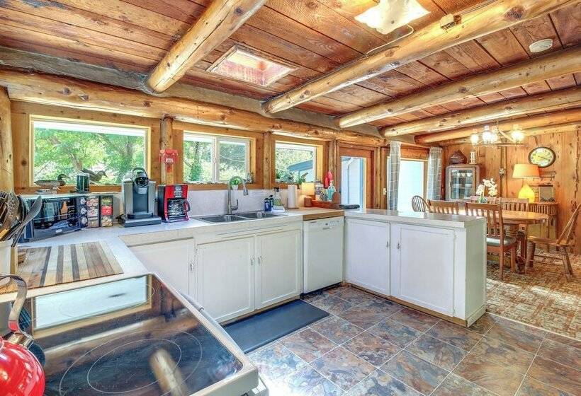Rustic Bandon Log Cabin On 5 Acres Of Woodlands!