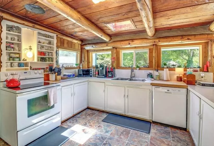 Rustic Bandon Log Cabin On 5 Acres Of Woodlands!