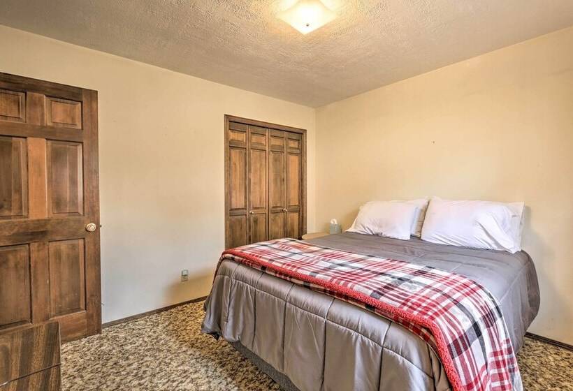 2 Mi To Grand Lake: Cabin W/ Fireplace & Library!