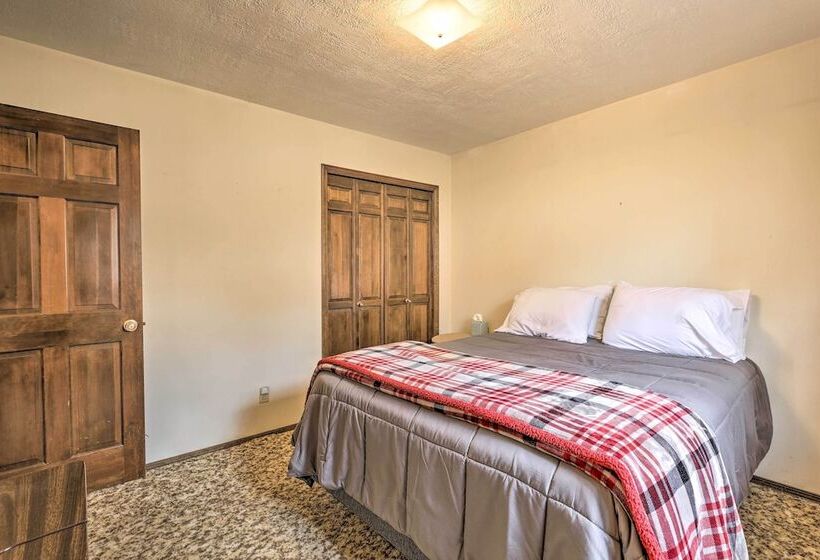 2 Mi To Grand Lake: Cabin W/ Fireplace & Library!