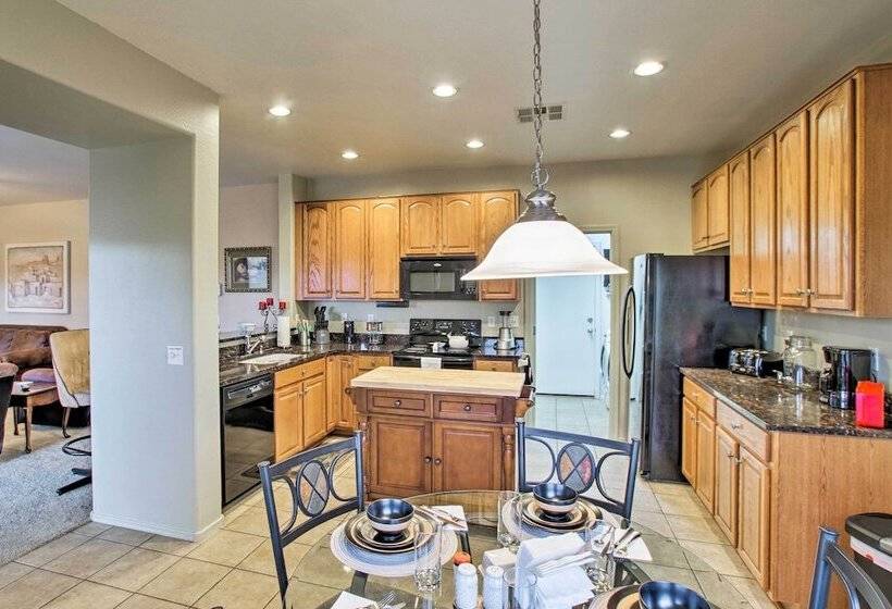 San Tan Mountain Escape W/ Patio & Pool Access!