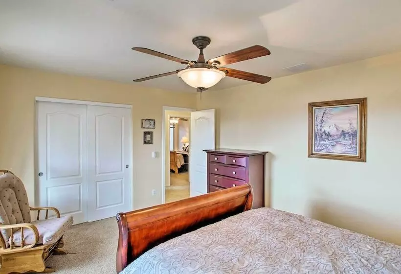 San Tan Mountain Escape W/ Patio & Pool Access!