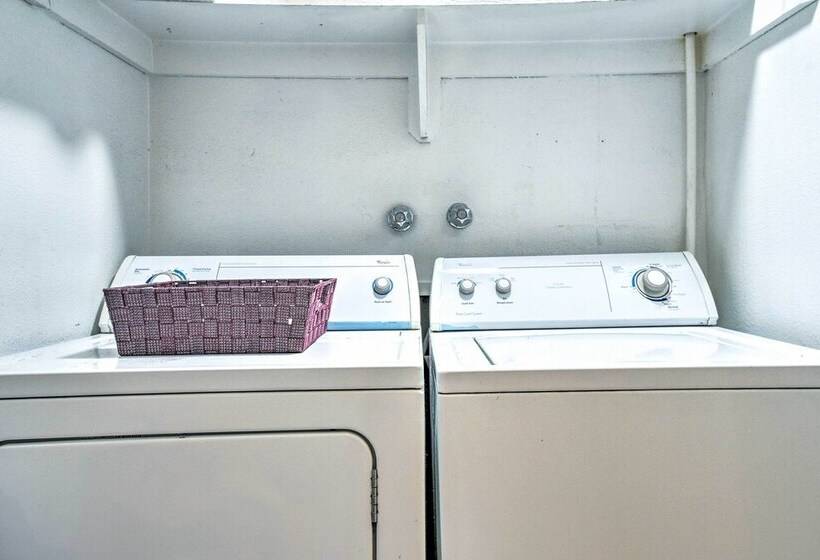 Scottsdale Oasis W/ Heated Pool & Hot Tub!