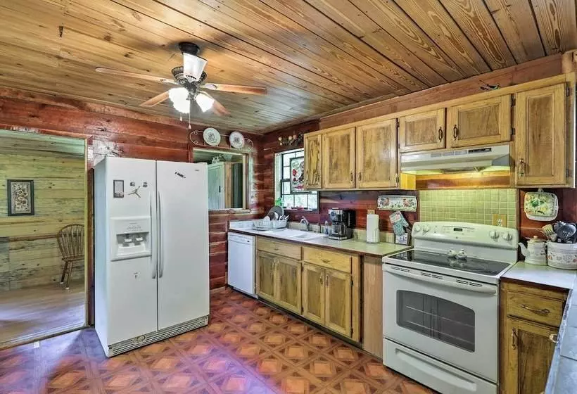 Secluded Cabin W/ Pond ~ 37 Mi To Gulf Coast!