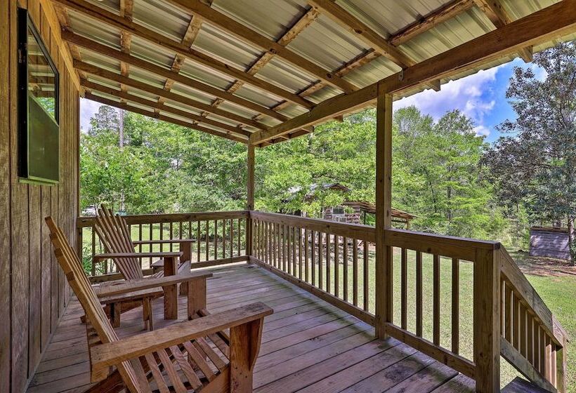 Secluded Cabin W/ Pond ~ 37 Mi To Gulf Coast!