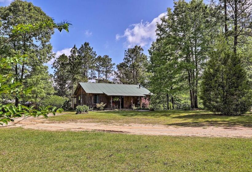 Secluded Cabin W/ Pond ~ 37 Mi To Gulf Coast!