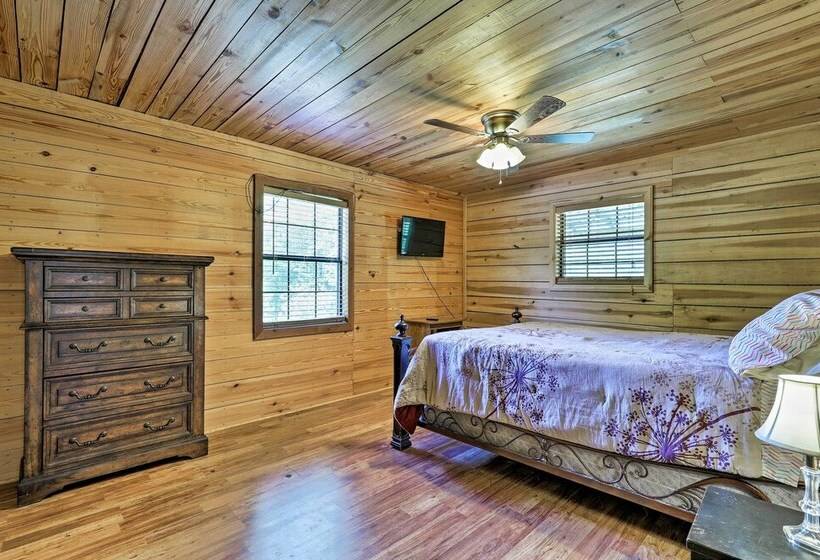 Secluded Cabin W/ Pond ~ 37 Mi To Gulf Coast!