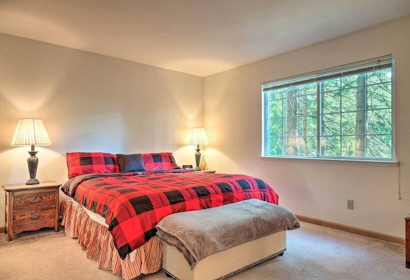 4 Mi To Big Tree State Park: Serene Cabin W/ Deck