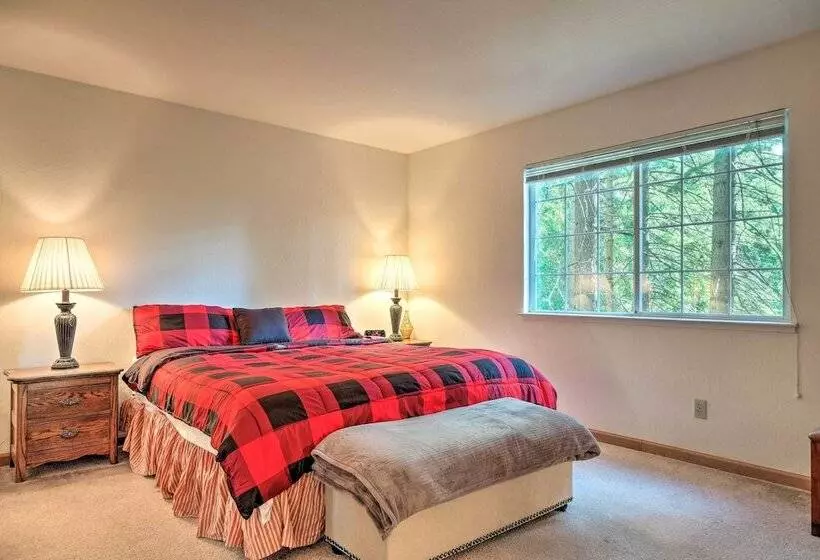 4 Mi To Big Tree State Park: Serene Cabin W/ Deck