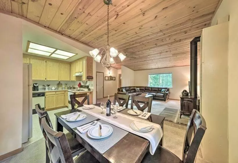 4 Mi To Big Tree State Park: Serene Cabin W/ Deck