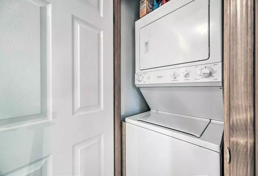 4 Mi To Big Tree State Park: Serene Cabin W/ Deck