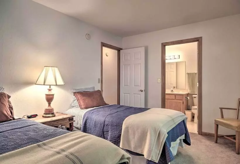 4 Mi To Big Tree State Park: Serene Cabin W/ Deck