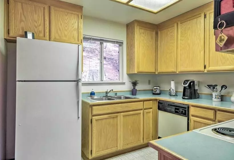 4 Mi To Big Tree State Park: Serene Cabin W/ Deck