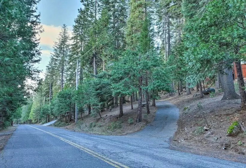 4 Mi To Big Tree State Park: Serene Cabin W/ Deck