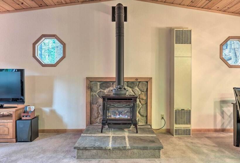 4 Mi To Big Tree State Park: Serene Cabin W/ Deck