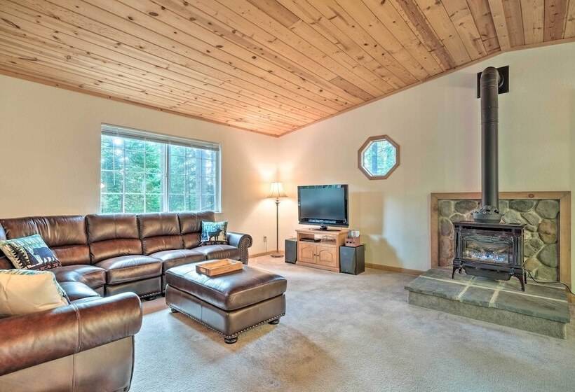 4 Mi To Big Tree State Park: Serene Cabin W/ Deck