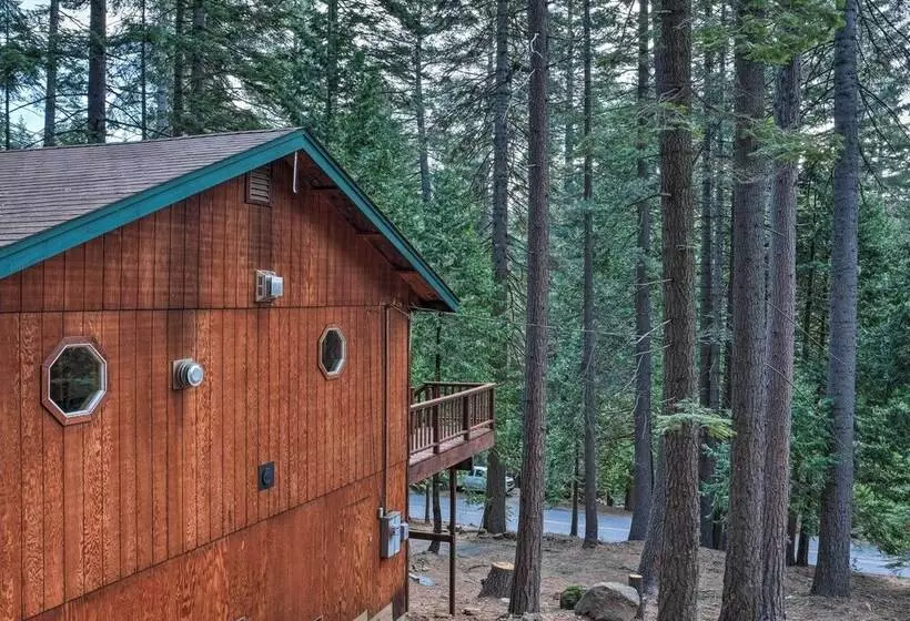 4 Mi To Big Tree State Park: Serene Cabin W/ Deck