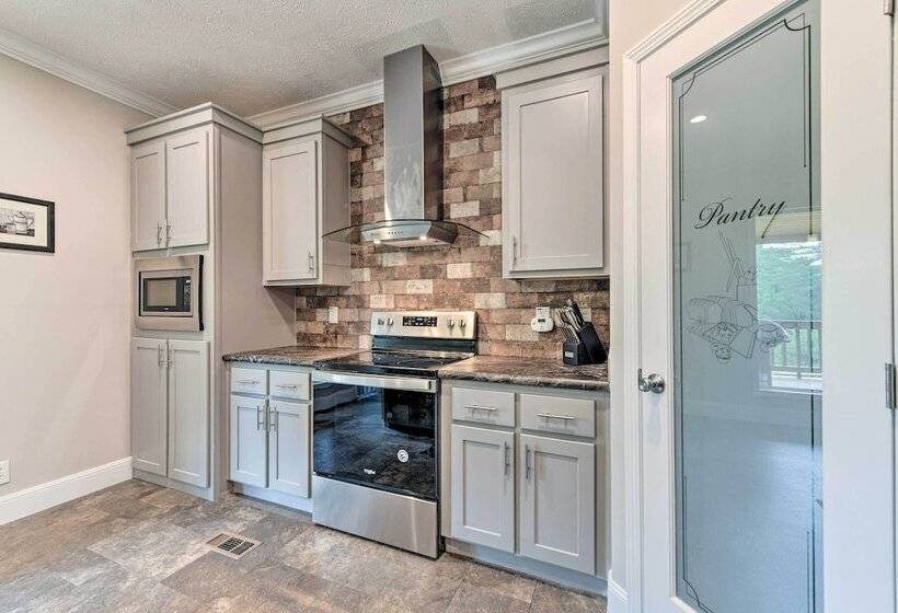 Spacious Blue Ridge Abode W/ Private Pond!