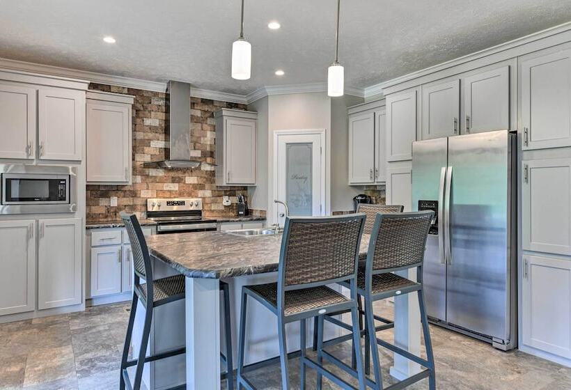 Spacious Blue Ridge Abode W/ Private Pond!