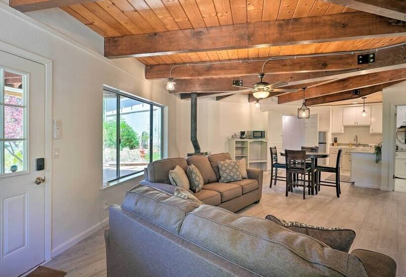 Deck & Grill: Camino Home In Wine Country!