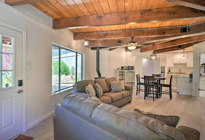 Deck & Grill: Camino Home In Wine Country!