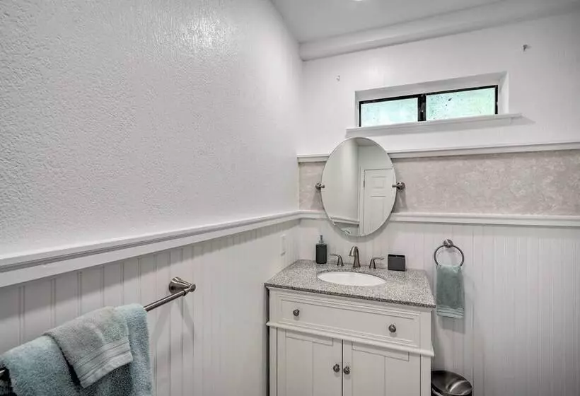 Deck & Grill: Camino Home In Wine Country!