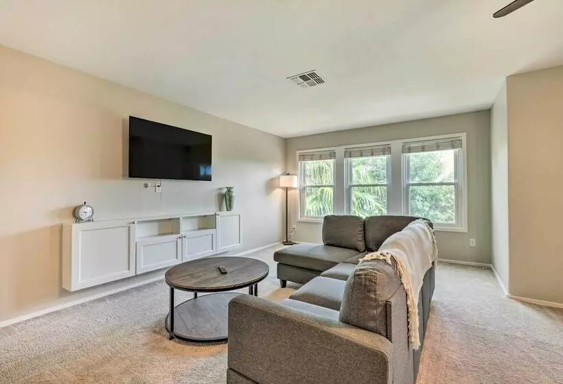 Spacious Gilbert Escape W/ Pool & Hot Tub!