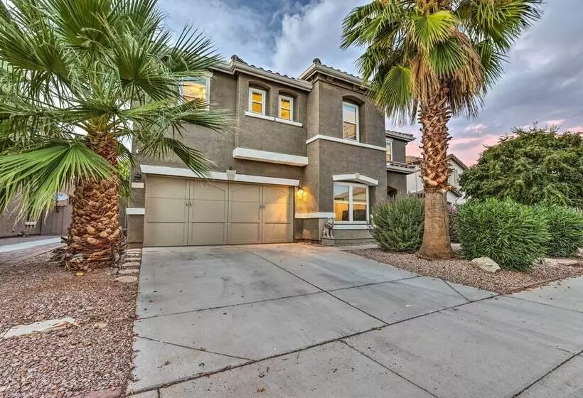 Spacious Gilbert Escape W/ Pool & Hot Tub!