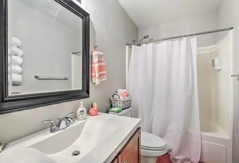 Spacious Gilbert Escape W/ Pool & Hot Tub!