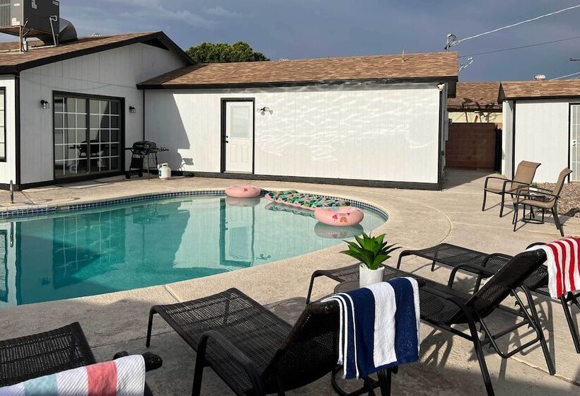 Stylish & Central Mesa Home With Private Pool!