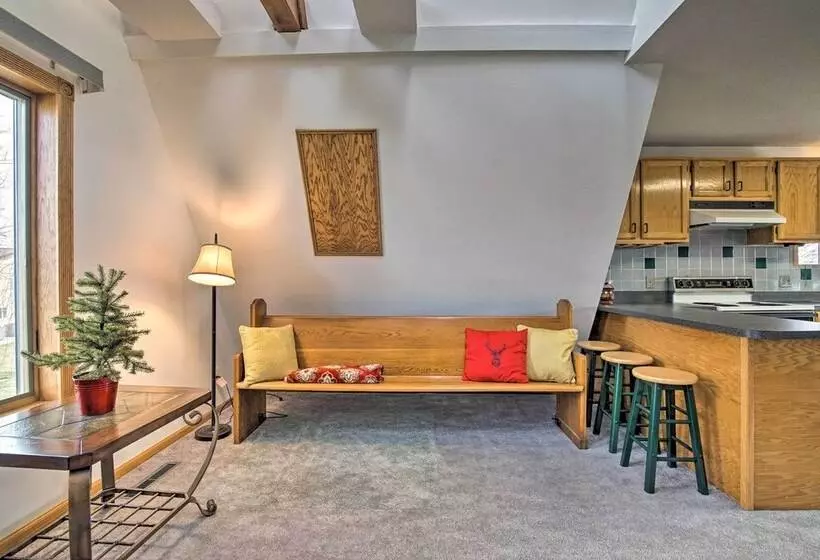 Vivid  Cedar Ridge  Cabin ~ 23 Miles To Wichita!