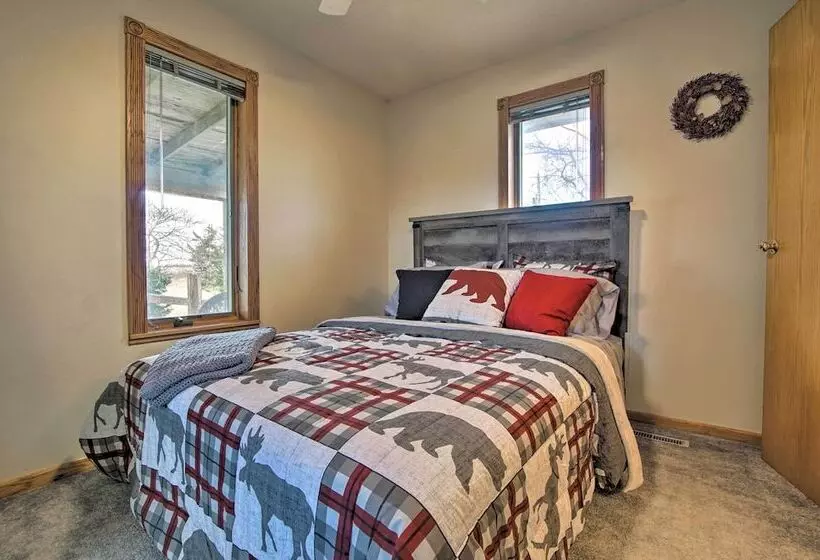 Vivid  Cedar Ridge  Cabin ~ 23 Miles To Wichita!