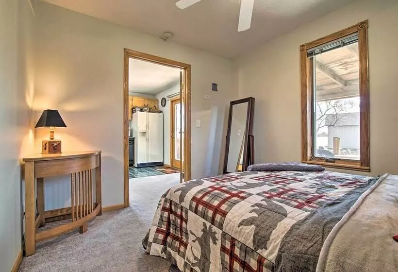 Vivid  Cedar Ridge  Cabin ~ 23 Miles To Wichita!