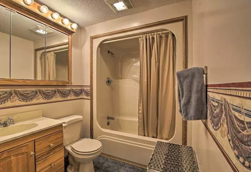 Vivid  Cedar Ridge  Cabin ~ 23 Miles To Wichita!