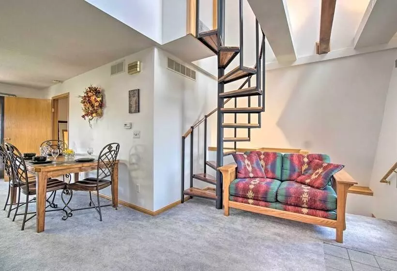 Vivid  Cedar Ridge  Cabin ~ 23 Miles To Wichita!