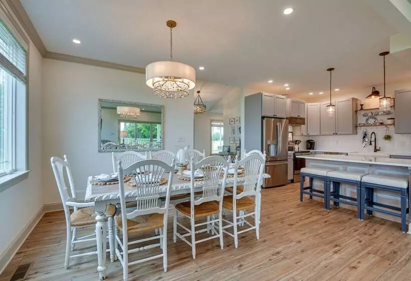 Waterfront Maryland Vacation Home: Private Beach!