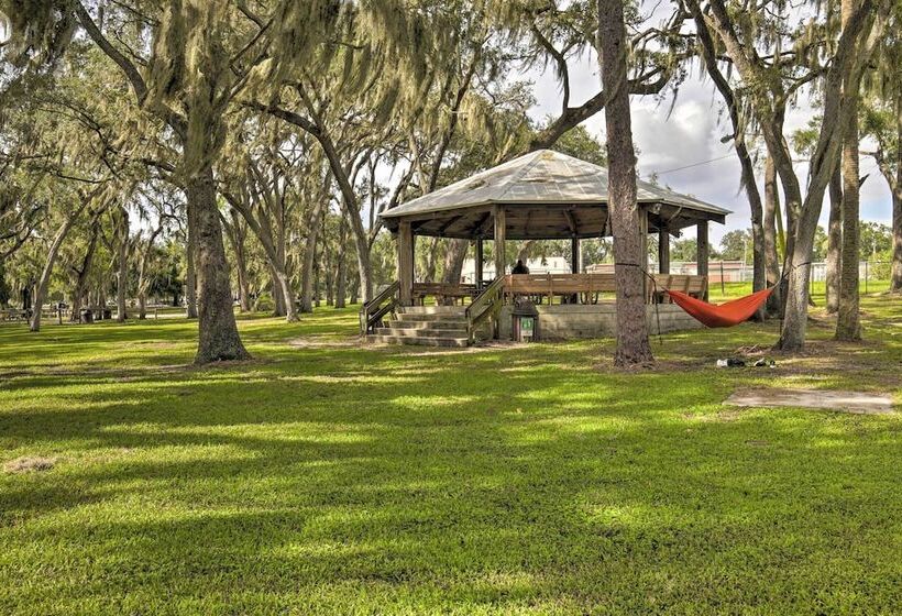 Well Appointed Tampa Home: 4 Mi To Usf Campus