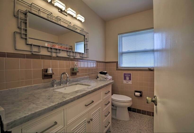 Well Appointed Tampa Home: 4 Mi To Usf Campus