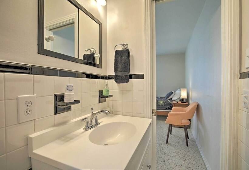 Well Appointed Tampa Home: 4 Mi To Usf Campus