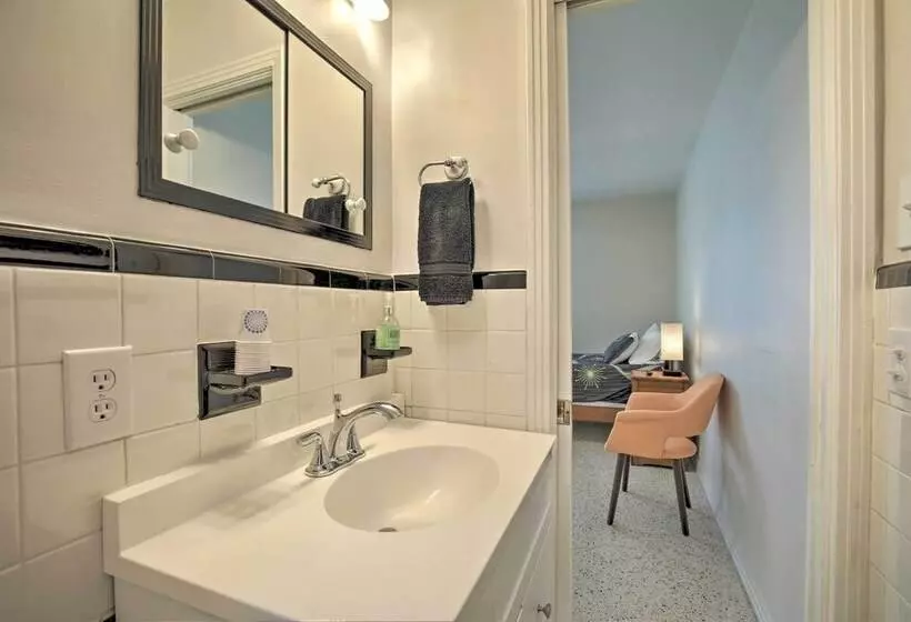 Well Appointed Tampa Home: 4 Mi To Usf Campus