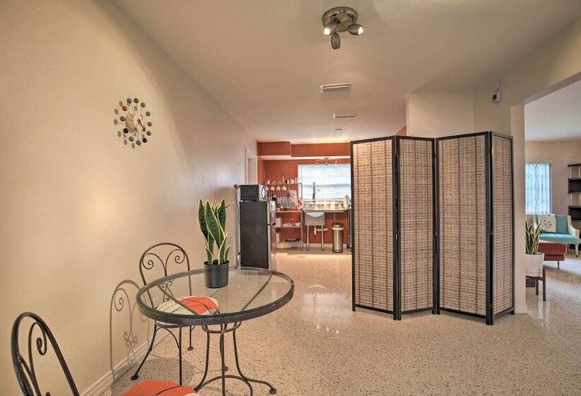 Well Appointed Tampa Home: 4 Mi To Usf Campus