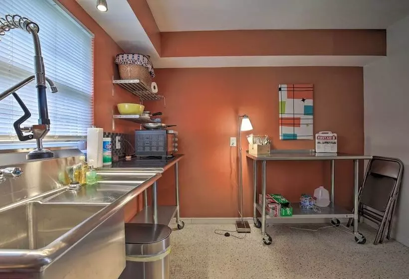 Well Appointed Tampa Home: 4 Mi To Usf Campus