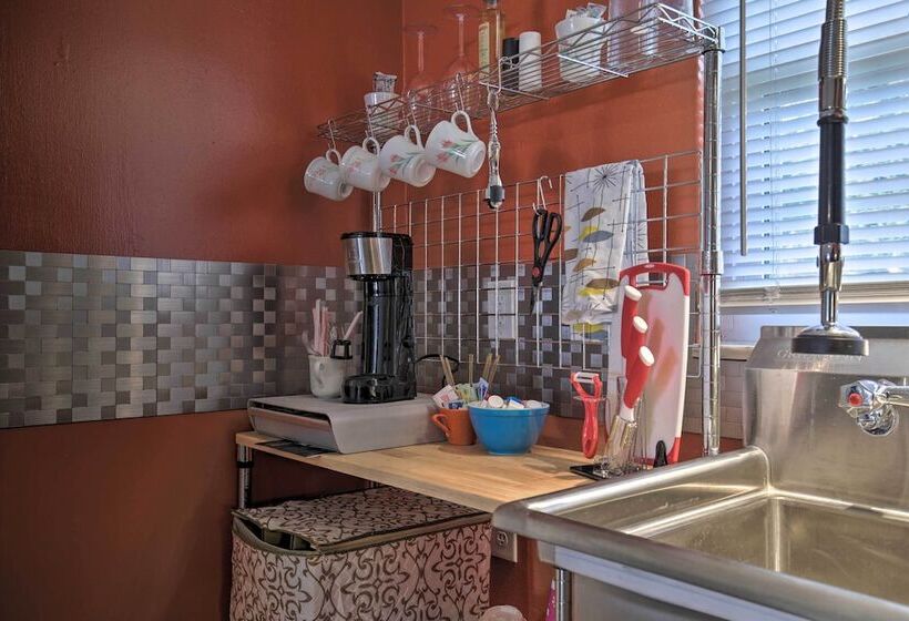 Well Appointed Tampa Home: 4 Mi To Usf Campus