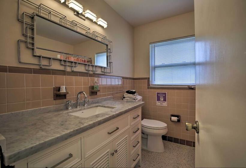 Well Appointed Tampa Home: 4 Mi To Usf Campus