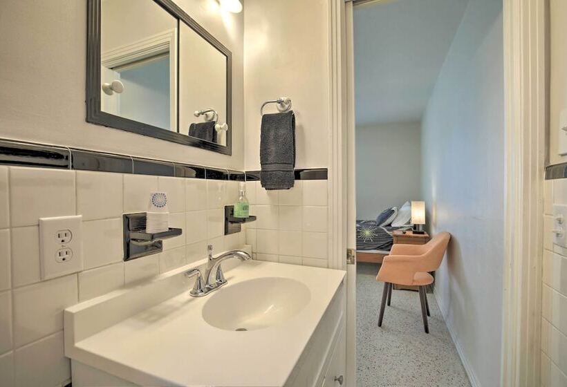 Well Appointed Tampa Home: 4 Mi To Usf Campus