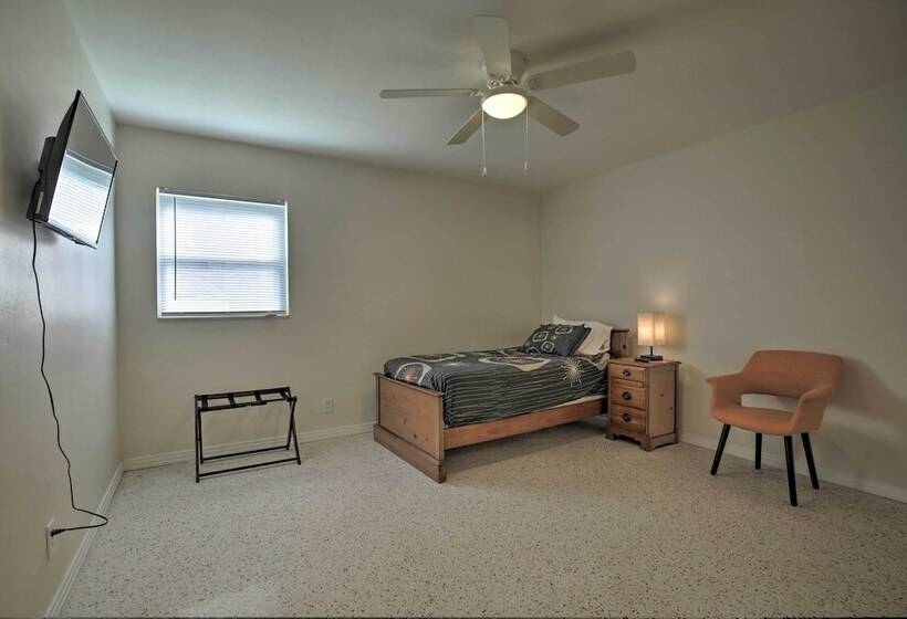 Well Appointed Tampa Home: 4 Mi To Usf Campus
