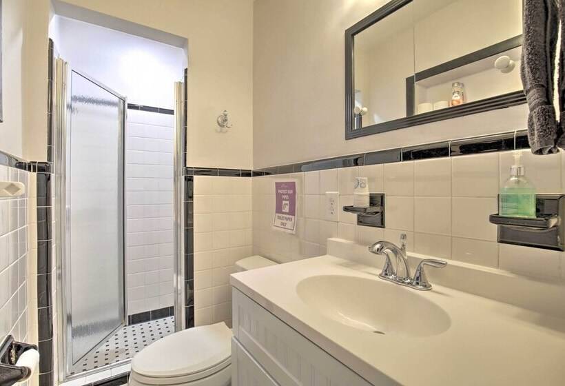 Well Appointed Tampa Home: 4 Mi To Usf Campus