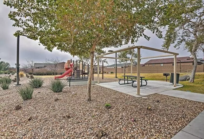 West Phoenix Home: Hike, Dine & Golf Nearby!